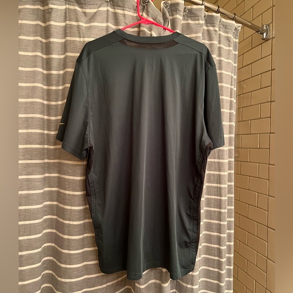 Nike Men’s University of Oregon Dri-Fit T-Shirt - Picture 2 of 6